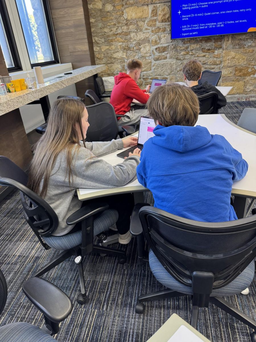 Podcast students visit KU journalism school